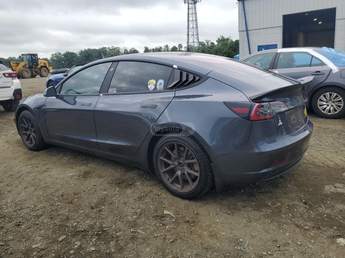 Tesla Model 3 - фото 2