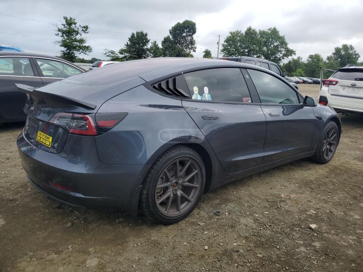 Tesla Model 3 - фото 3