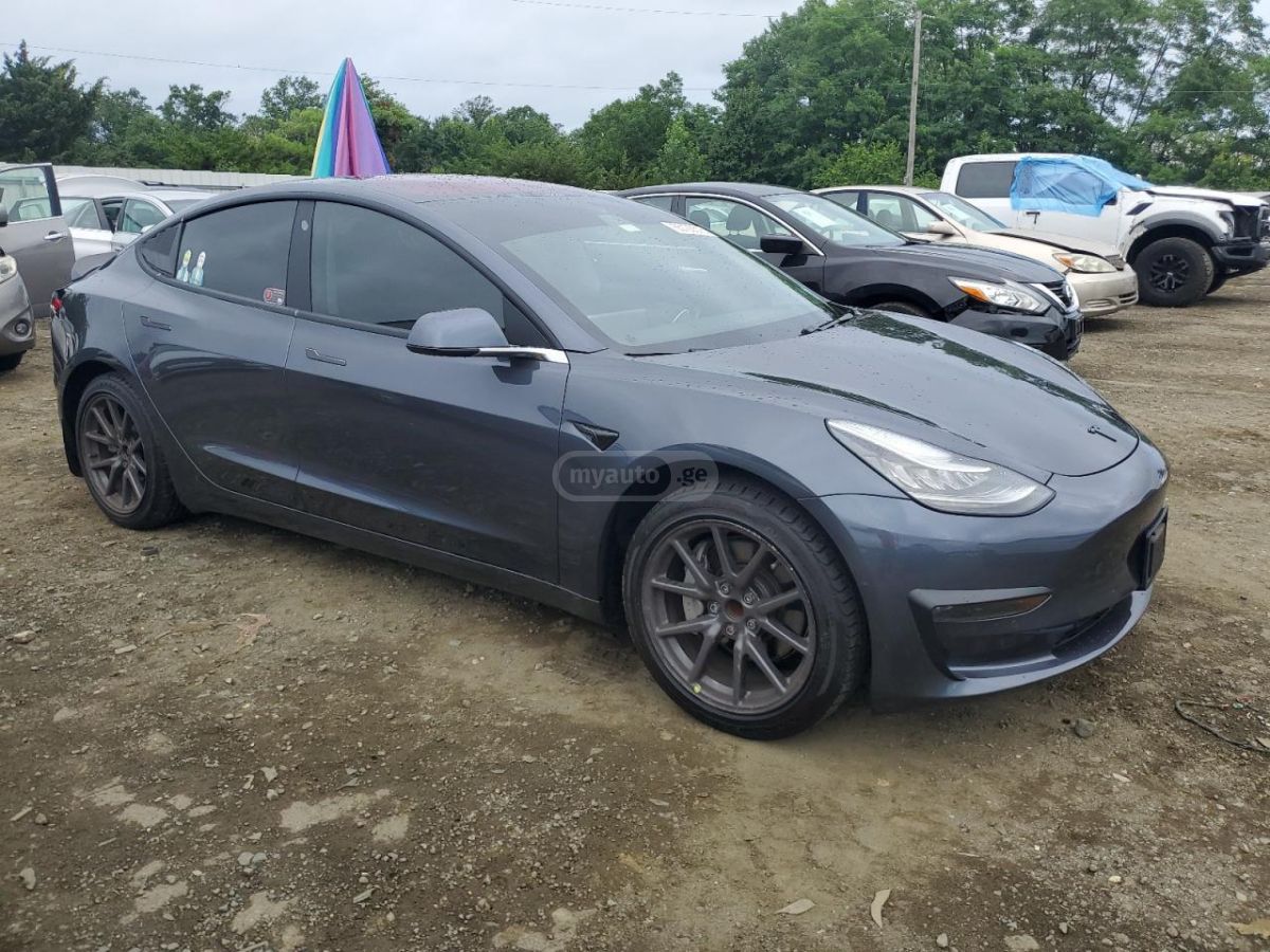 Tesla Model 3 - фото 4