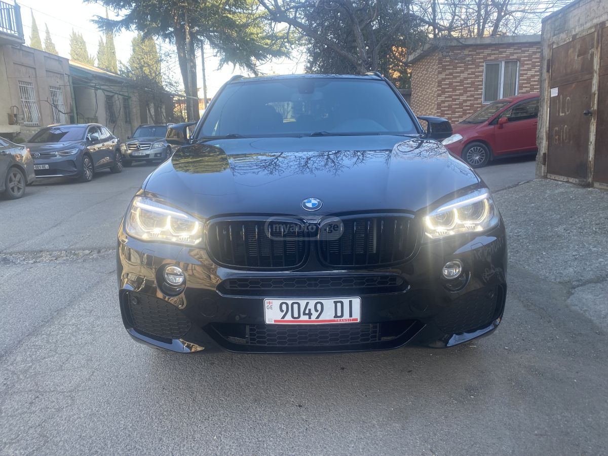 BMW X5 - фото 1
