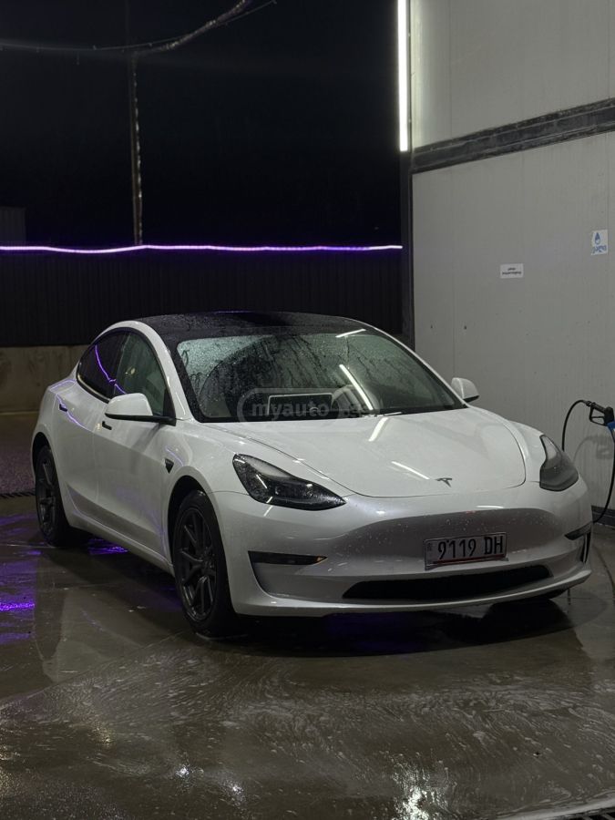 Tesla Model 3 - фото 1