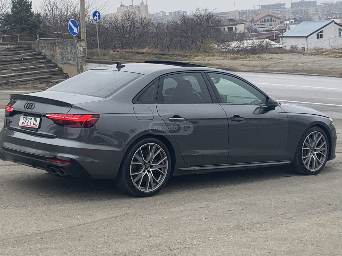 Audi S4 - фото 10