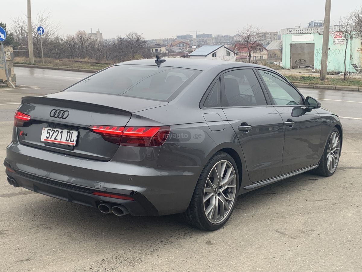 Audi S4 - фото 2