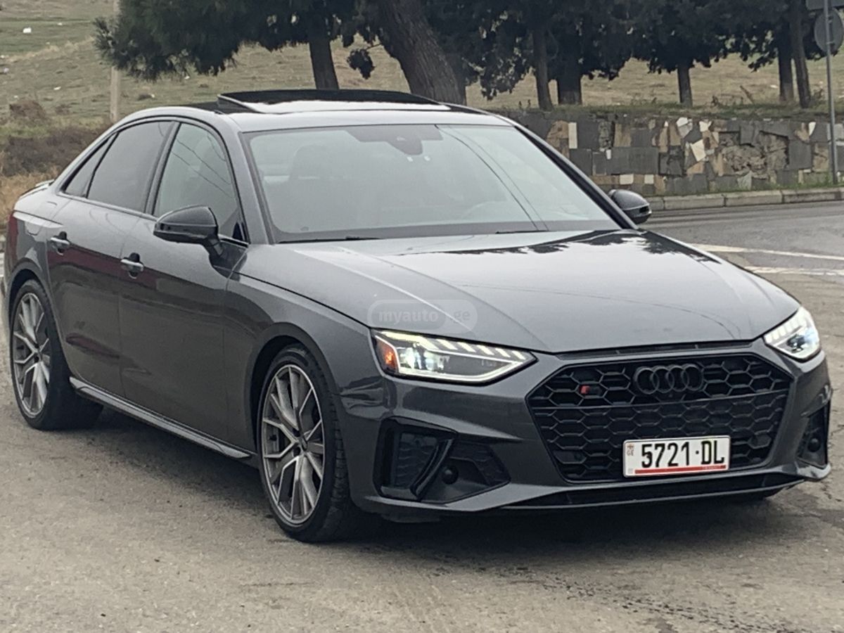 Audi S4 - фото 6