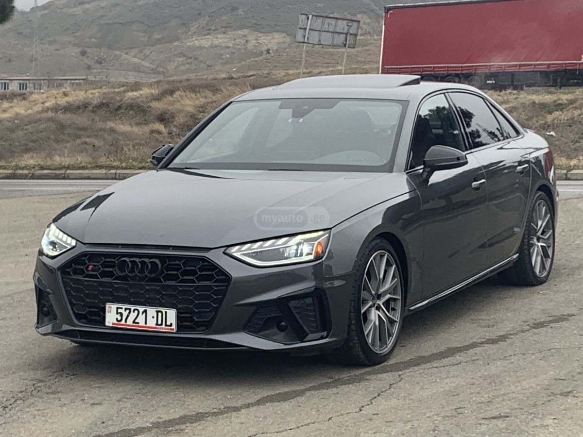 Audi S4 - фото 7