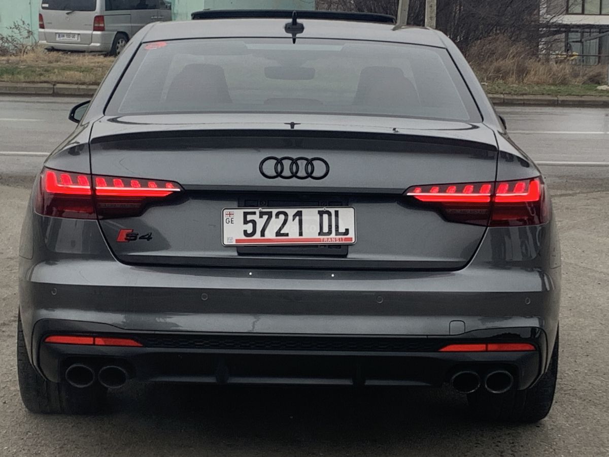 Audi S4 - фото 8