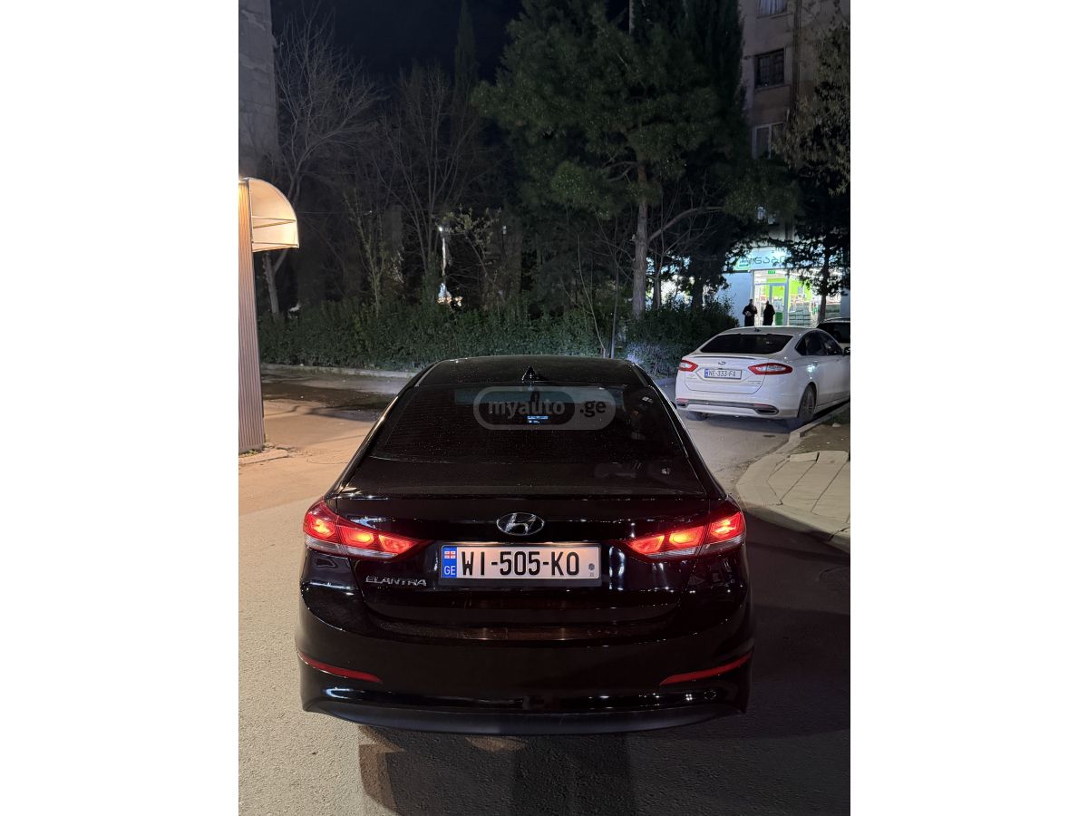 Hyundai Elantra - фото 2