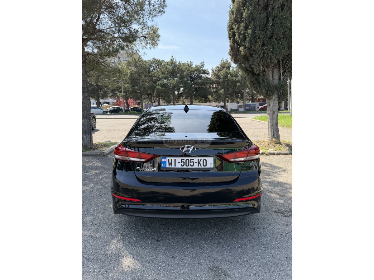 Hyundai Elantra - фото 4