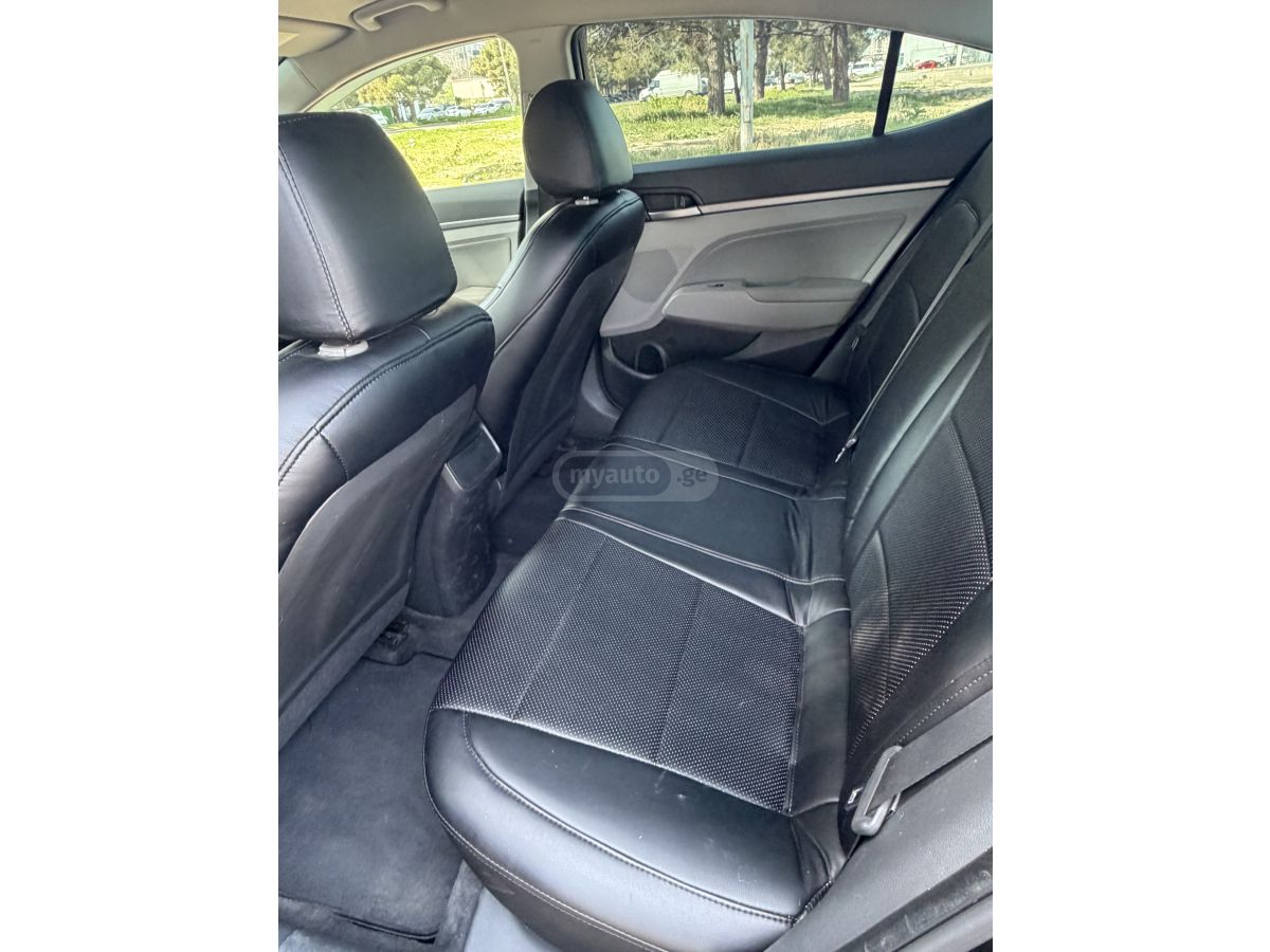 Hyundai Elantra - фото 7