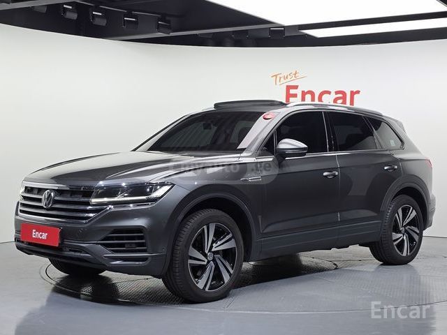 Volkswagen Touareg - фото 1