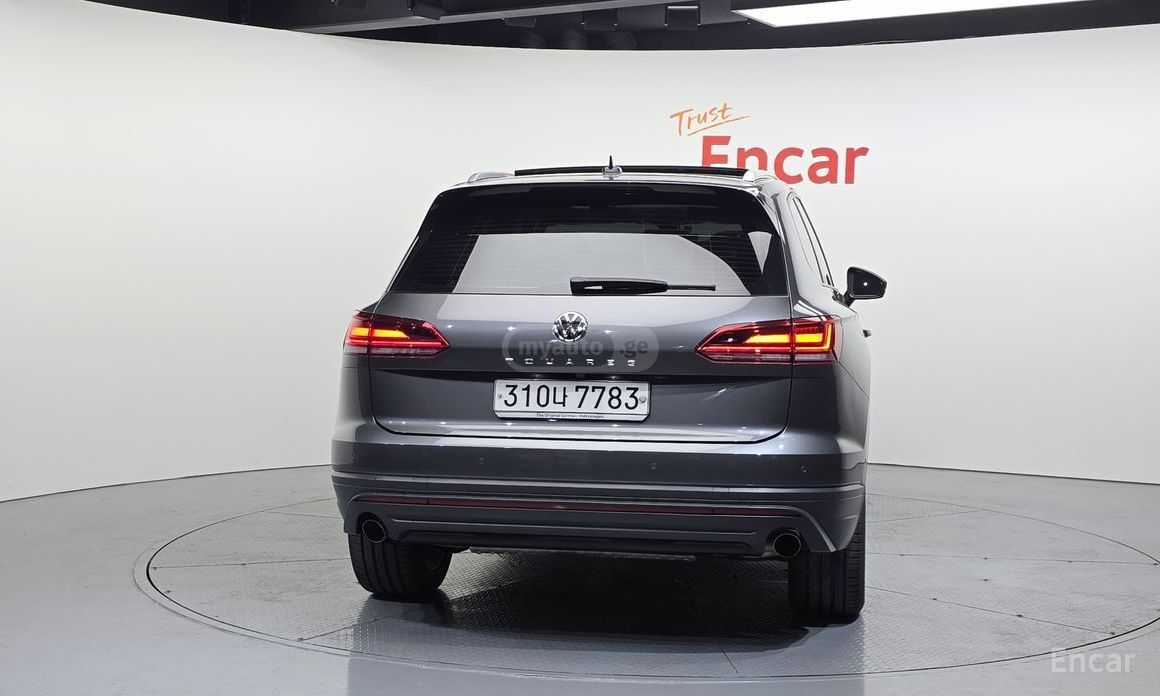 Volkswagen Touareg - фото 4