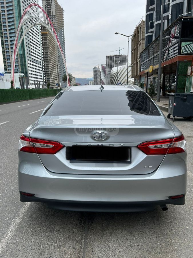 Toyota Camry - фото 2