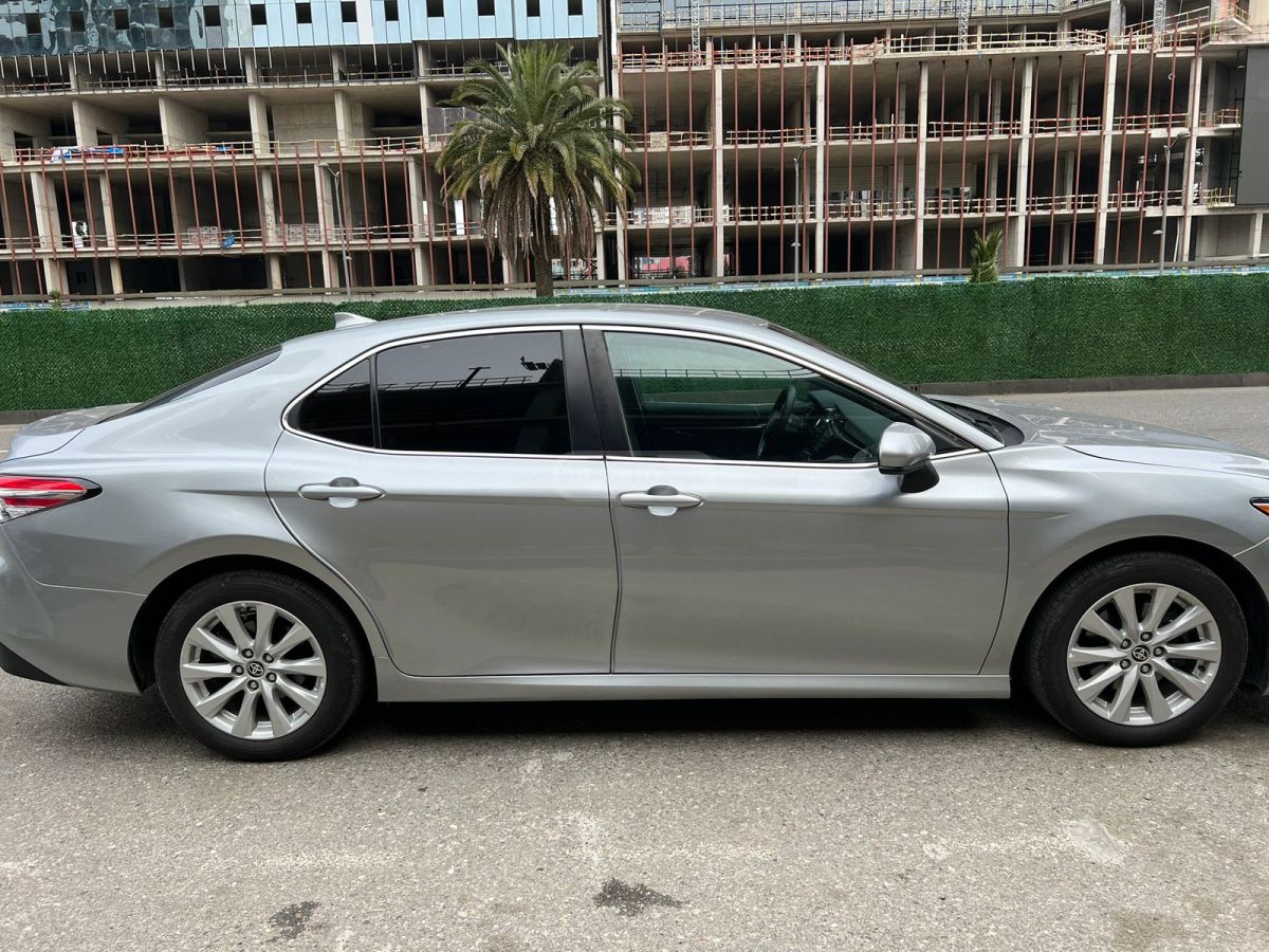 Toyota Camry - фото 3