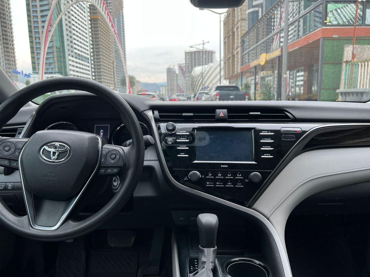 Toyota Camry - фото 4
