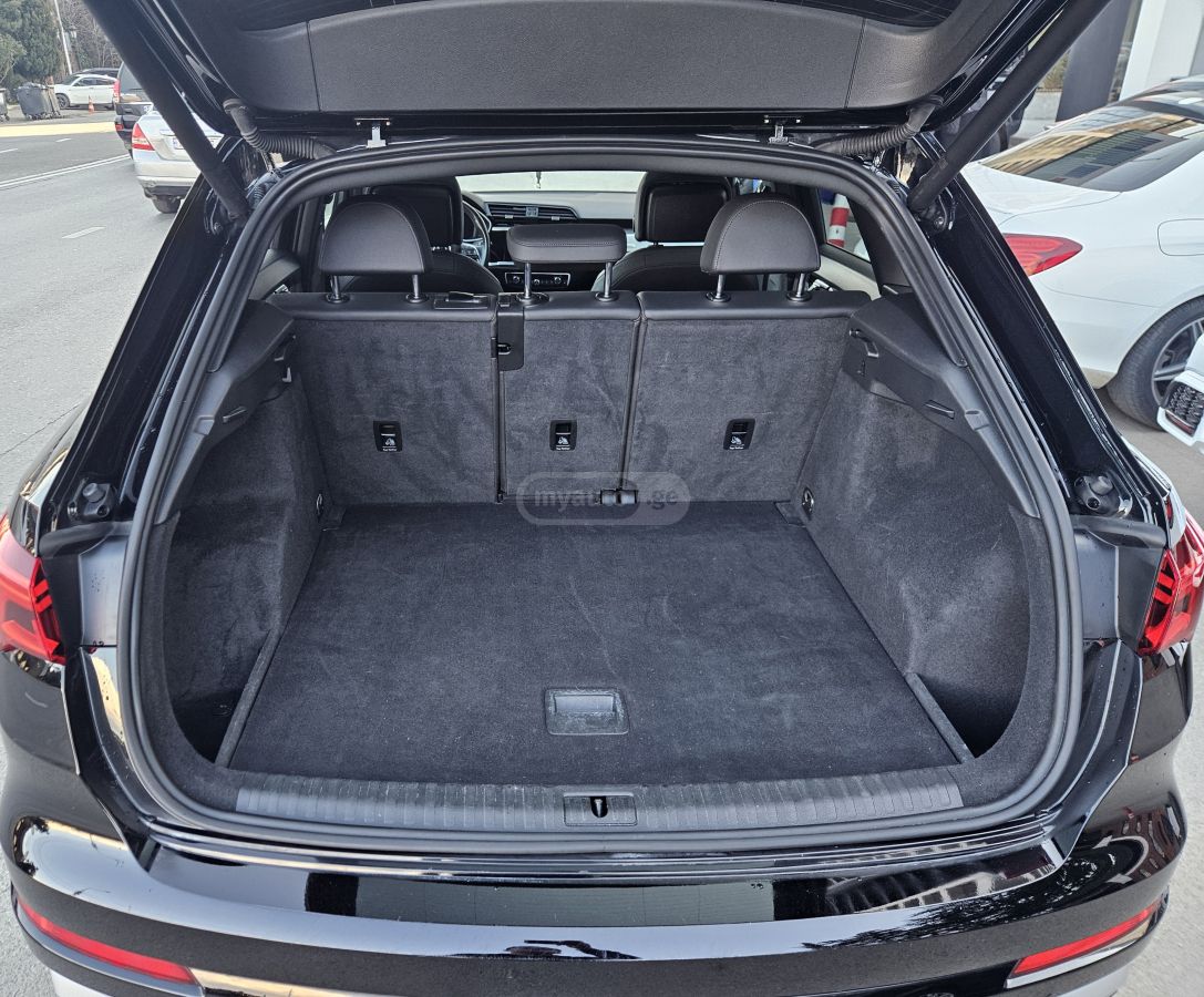 Audi Q3 - фото 13