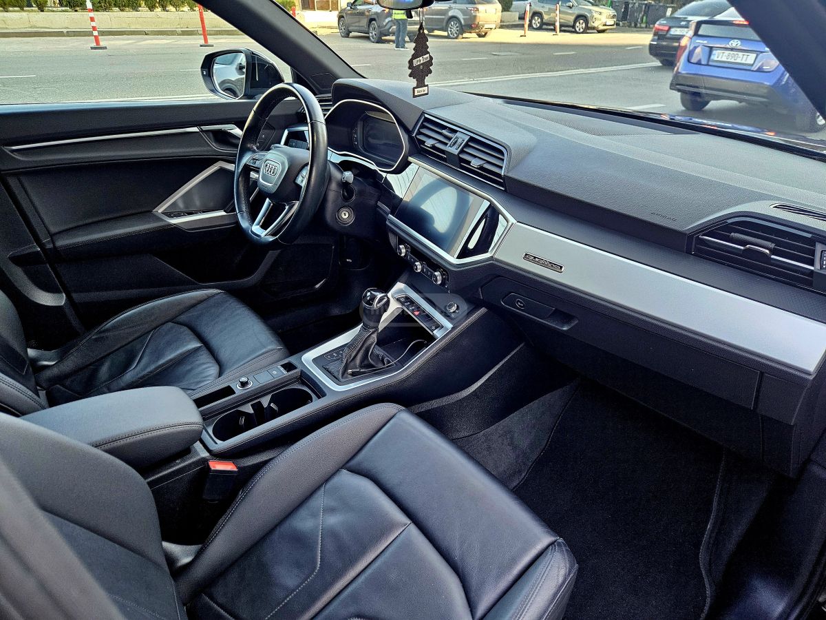 Audi Q3 - фото 8