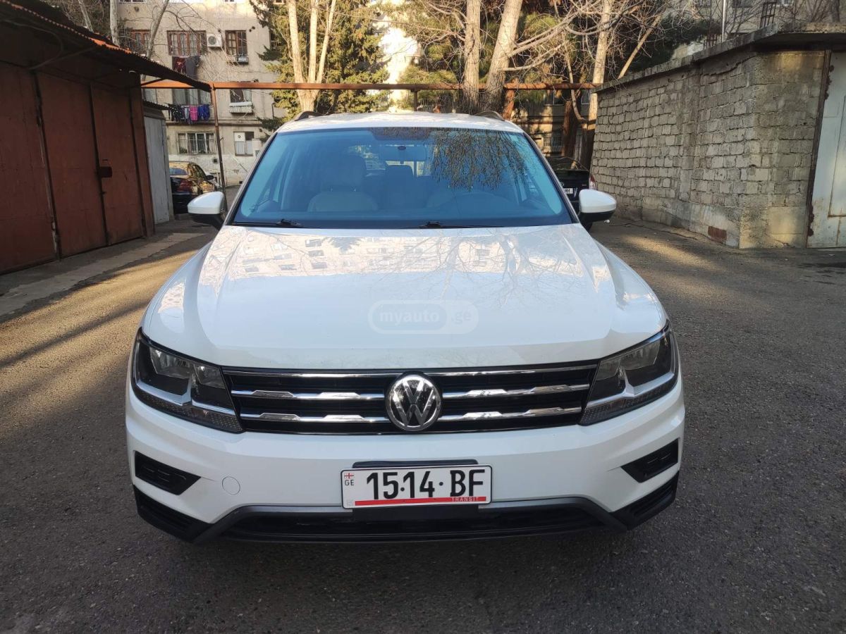 Volkswagen Tiguan - фото 1