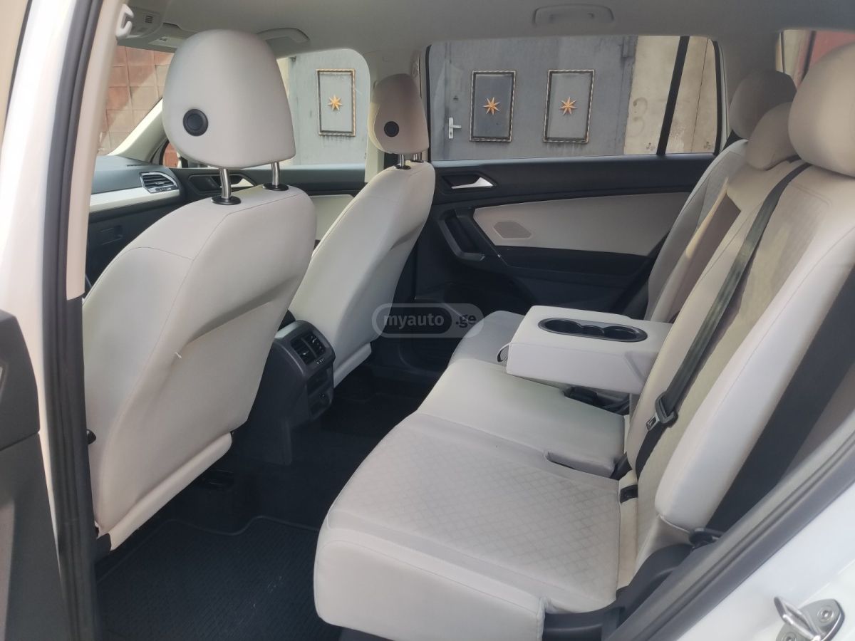 Volkswagen Tiguan - фото 11