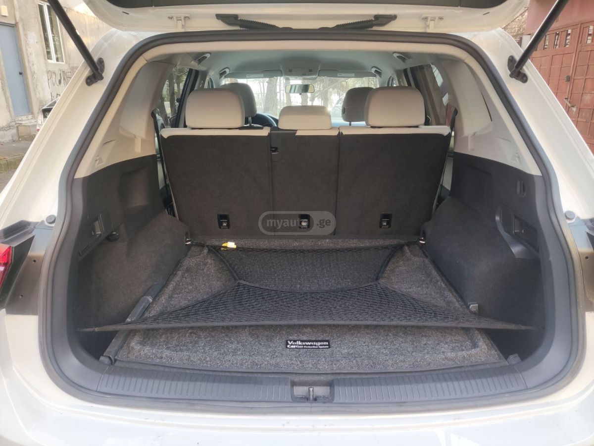 Volkswagen Tiguan - фото 12