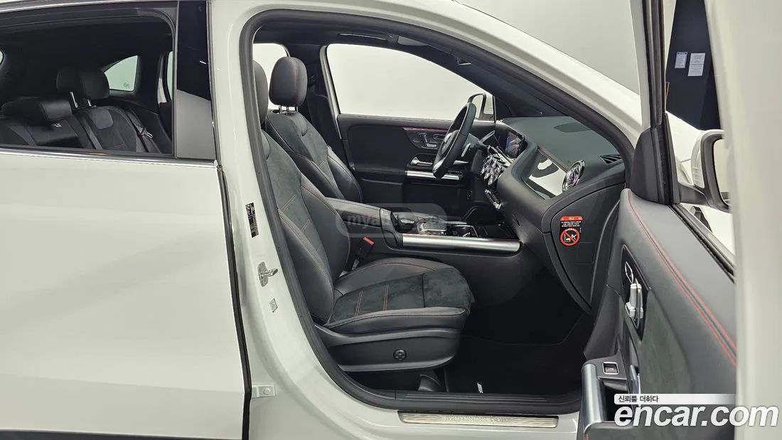 Mercedes-Benz GLA 45 AMG 2023 — миниатюра 10