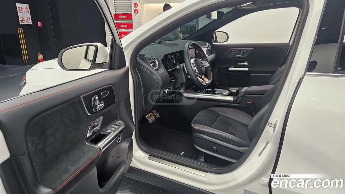 Mercedes-Benz GLA 45 AMG 2023 — миниатюра 11