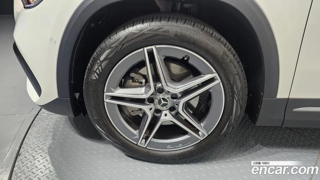 Mercedes-Benz GLA 45 AMG 2023 — миниатюра 5