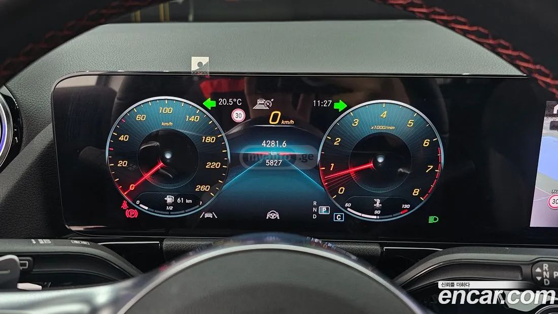 Mercedes-Benz GLA 45 AMG 2023 — миниатюра 8