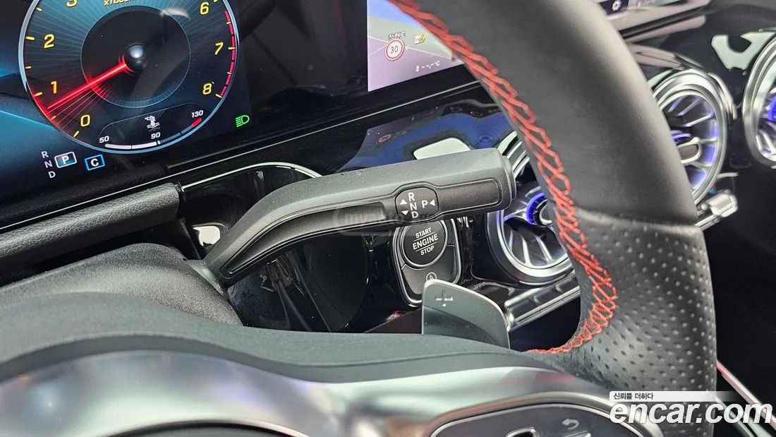 Mercedes-Benz GLA 45 AMG 2023 — миниатюра 9