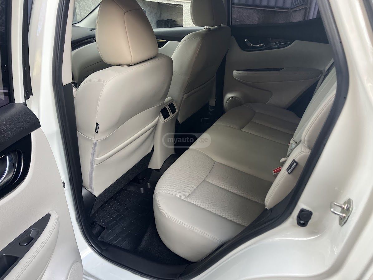 Nissan Rogue Sport SL 4dr All-Wheel Drive CVT 2022 — миниатюра 9