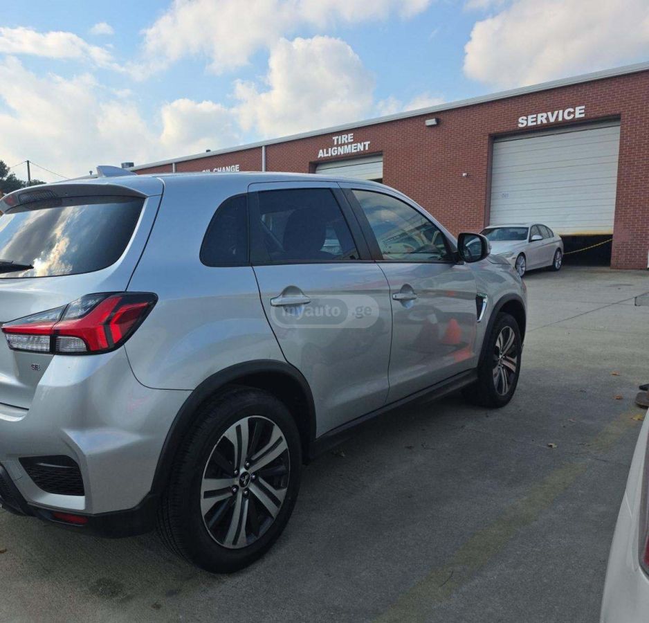 Mitsubishi Outlander Sport - фото 3