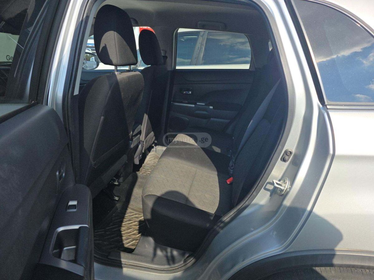 Mitsubishi Outlander Sport - фото 7