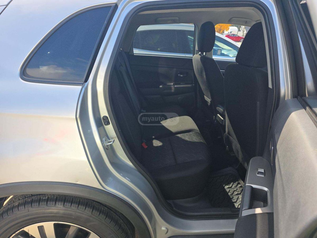 Mitsubishi Outlander Sport - фото 9