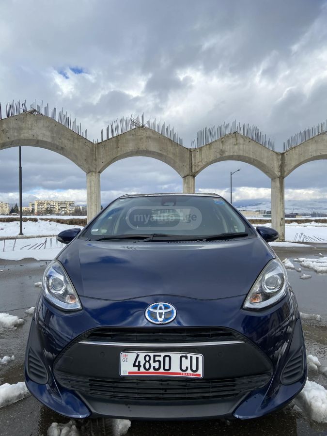 Toyota Aqua - фото 1