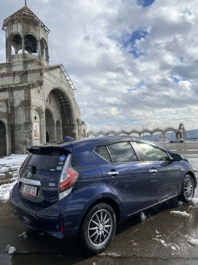 Toyota Aqua - фото 3