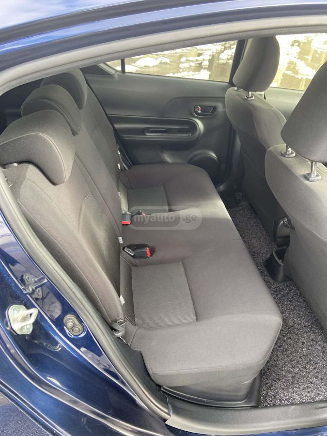 Toyota Aqua - фото 9