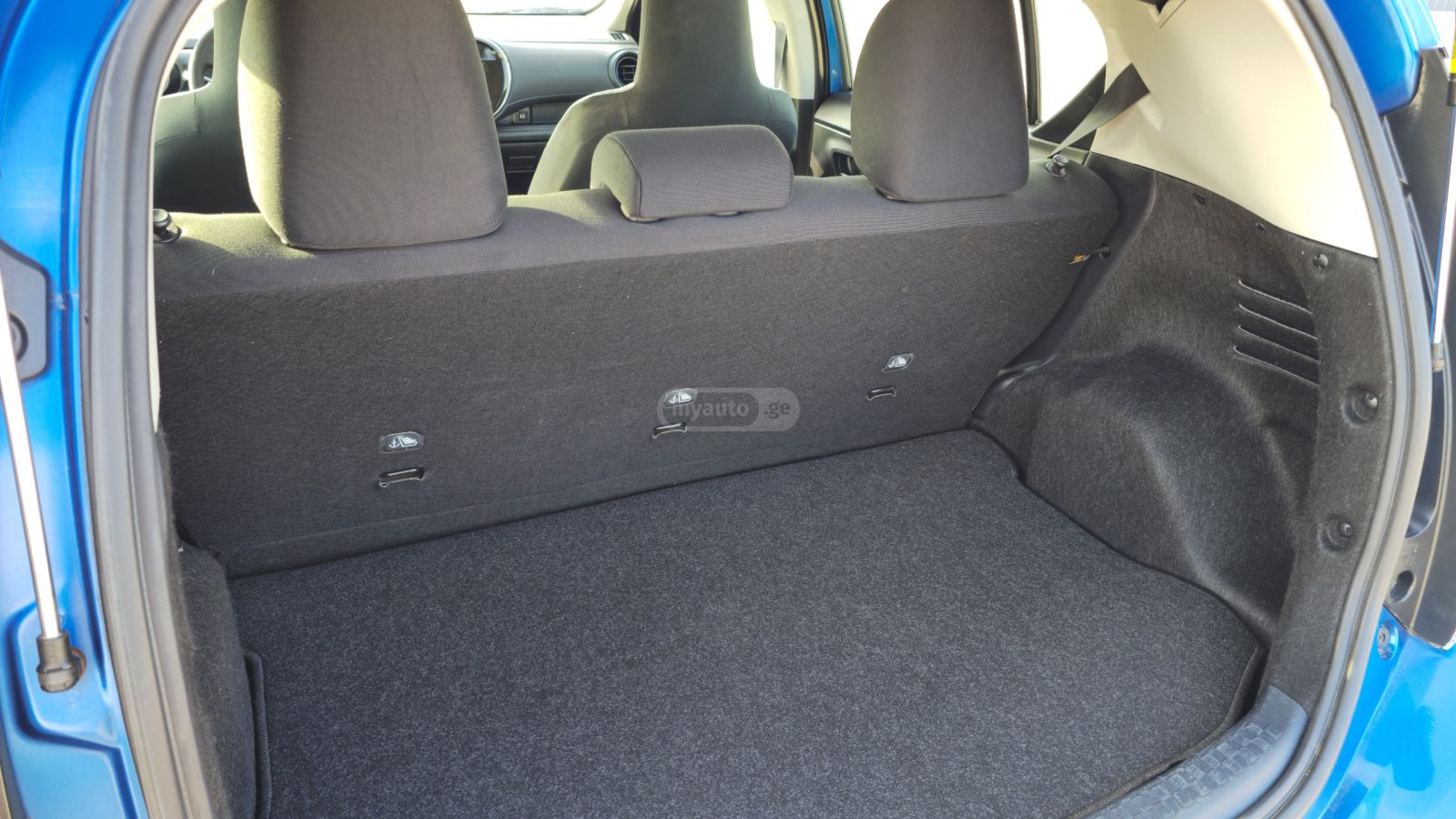 Toyota Prius C - фото 6