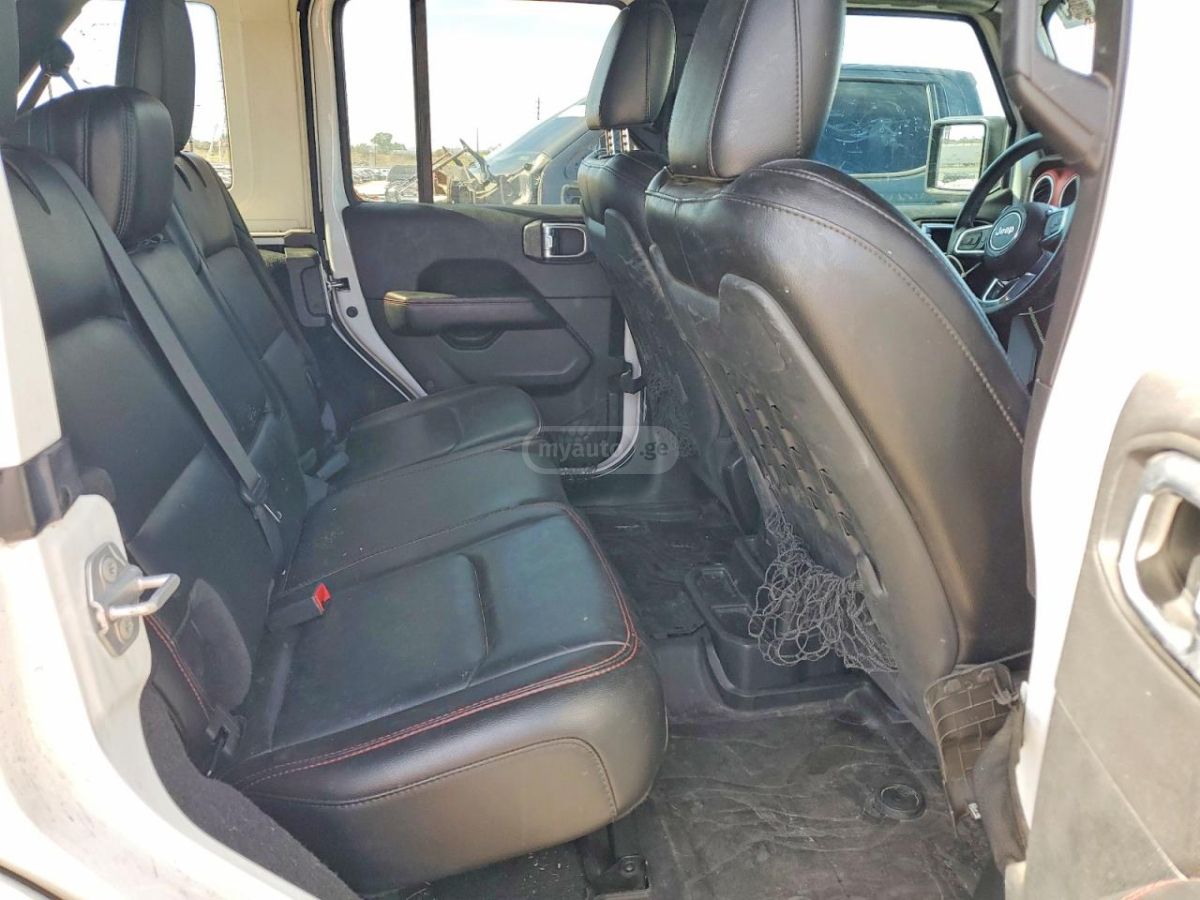 Jeep Wrangler - фото 10