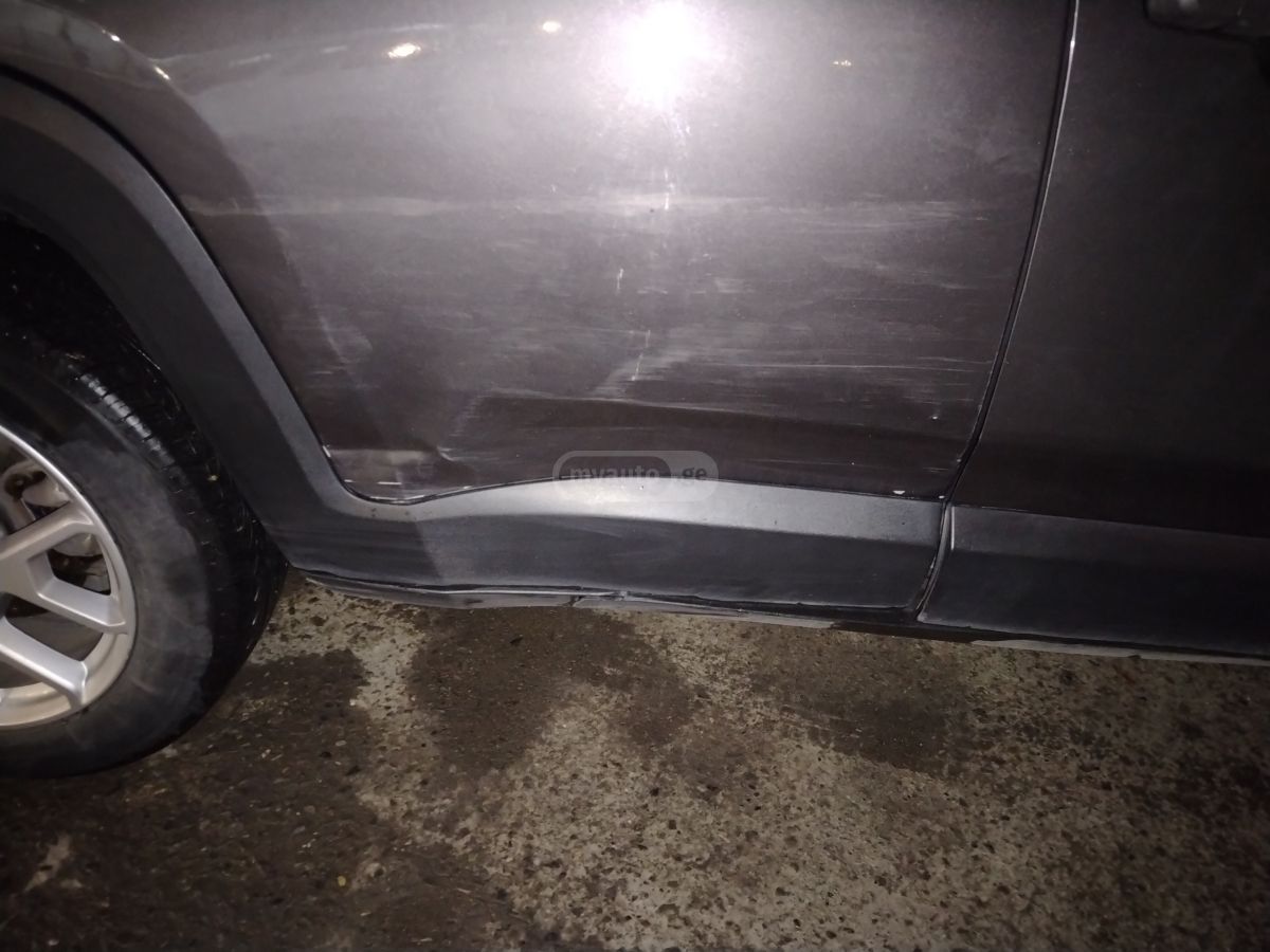 Jeep Renegade - фото 12