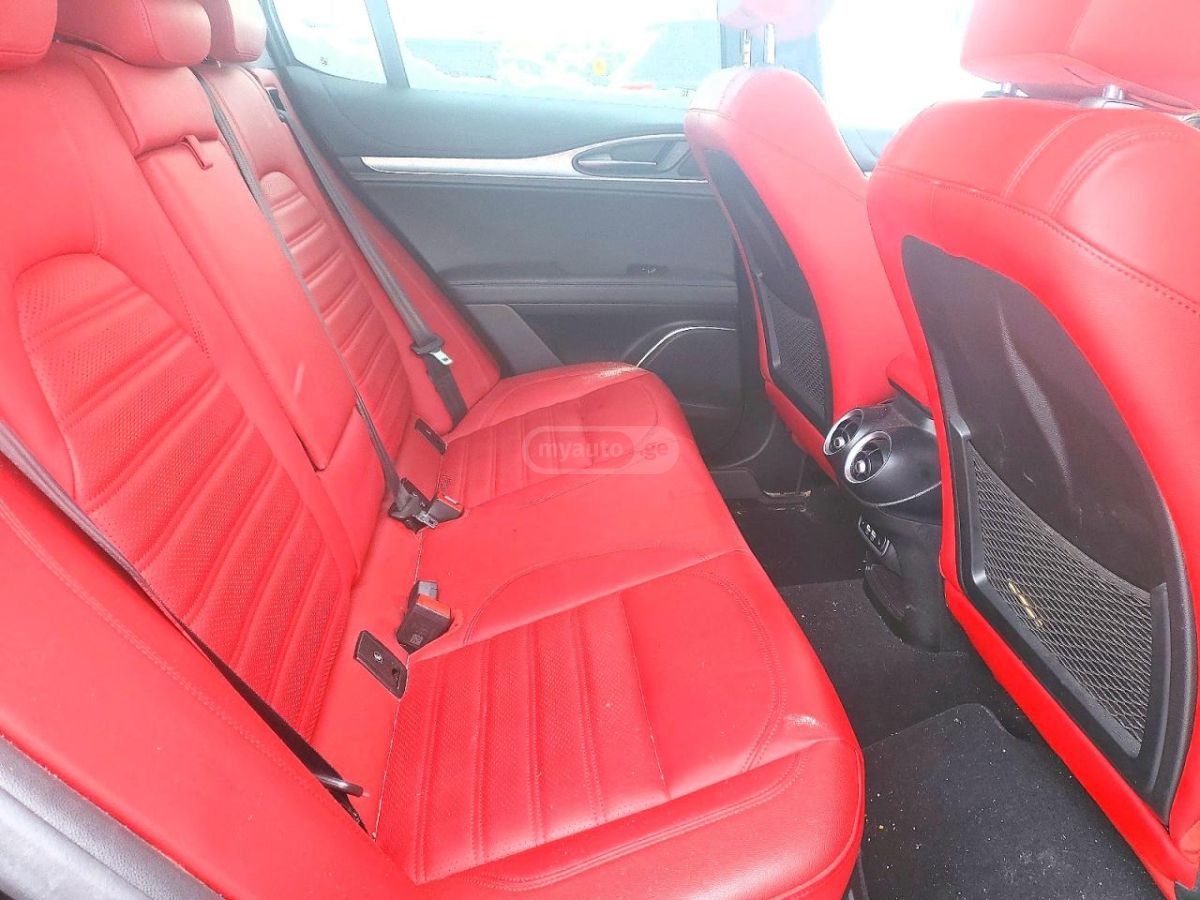 Alfa Romeo Stelvio - фото 10