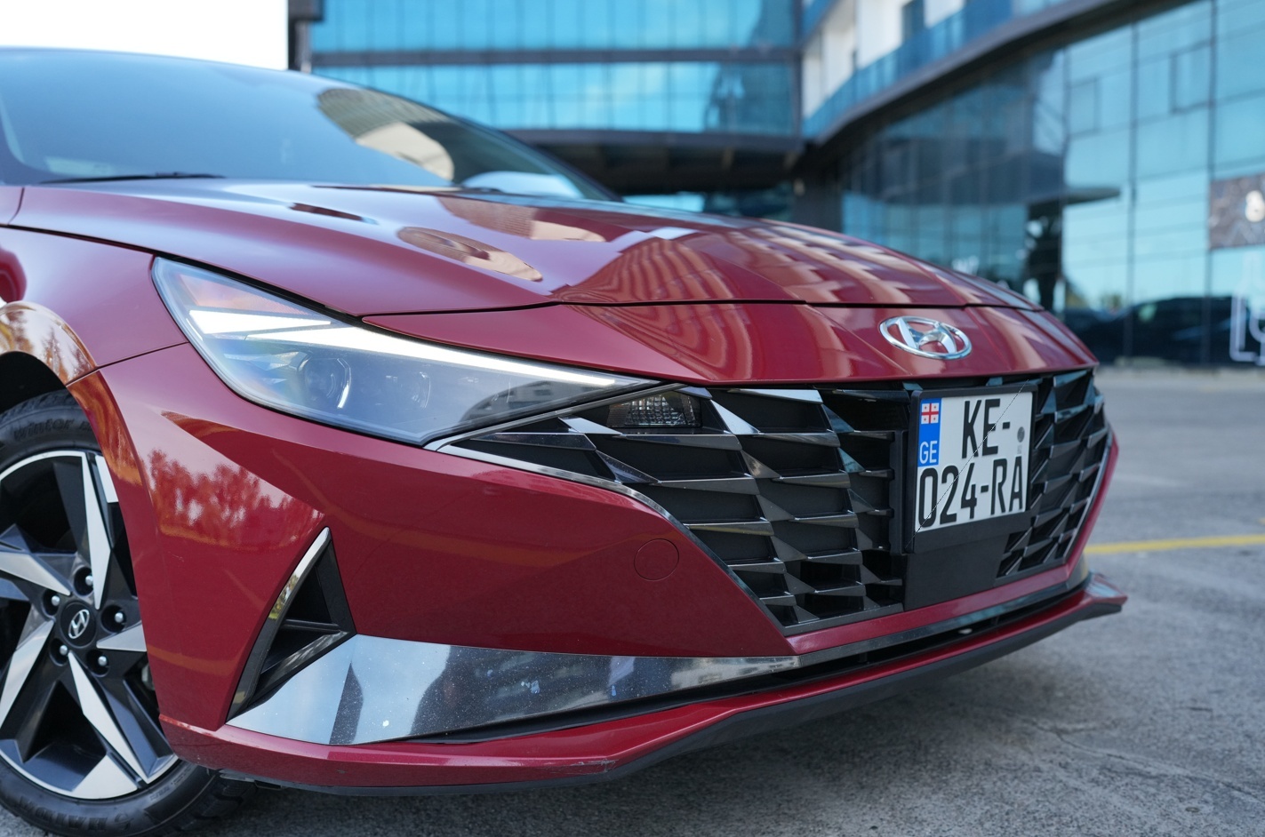 Hyundai Elantra - фото 1