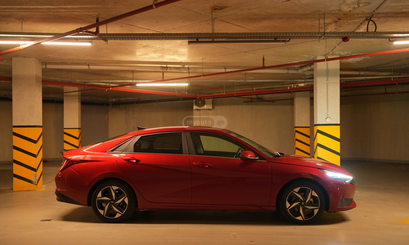 Hyundai Elantra - фото 7