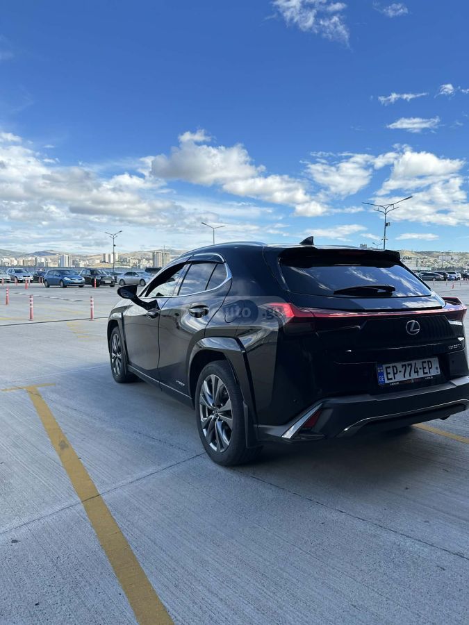 Lexus F SPORT 4dr All-Wheel Drive CV — миниатюра 7