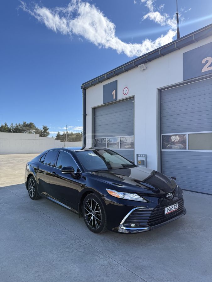 Toyota Camry - фото 2
