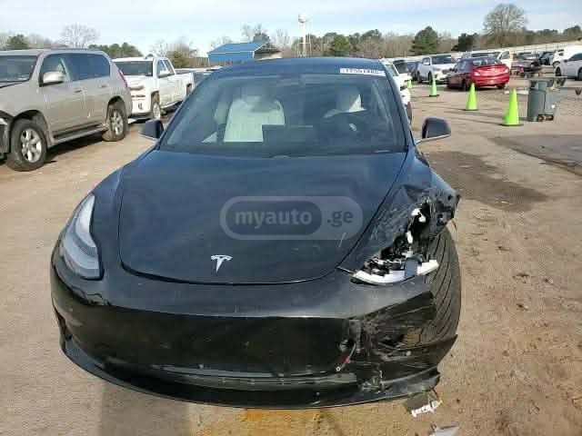 Tesla Model 3 - фото 1