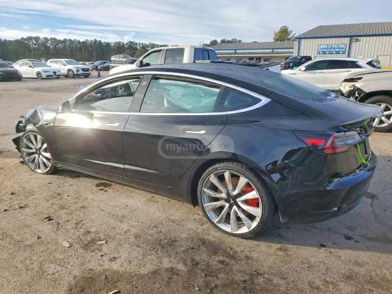 Tesla Model 3 - фото 12