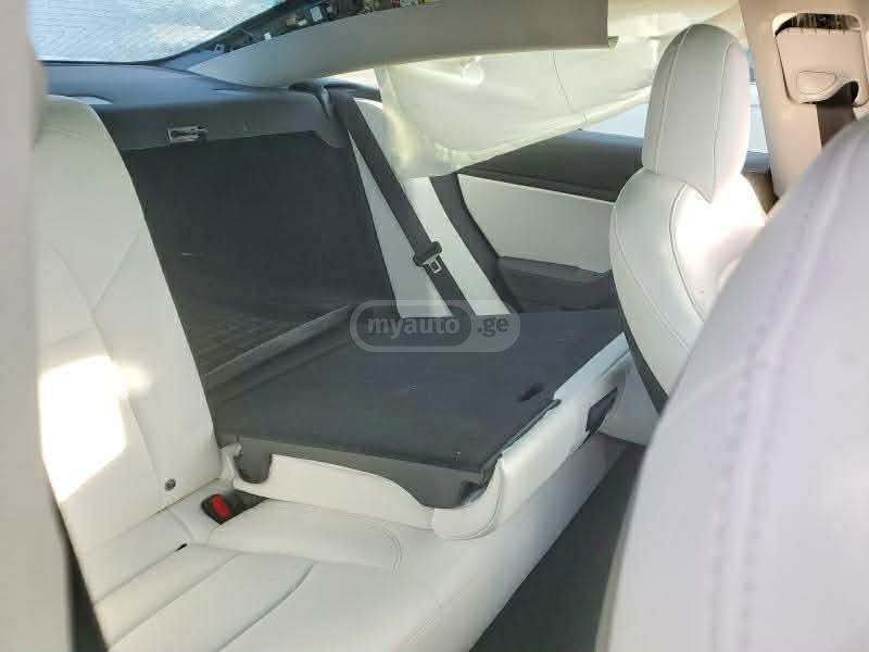 Tesla Model 3 - фото 4