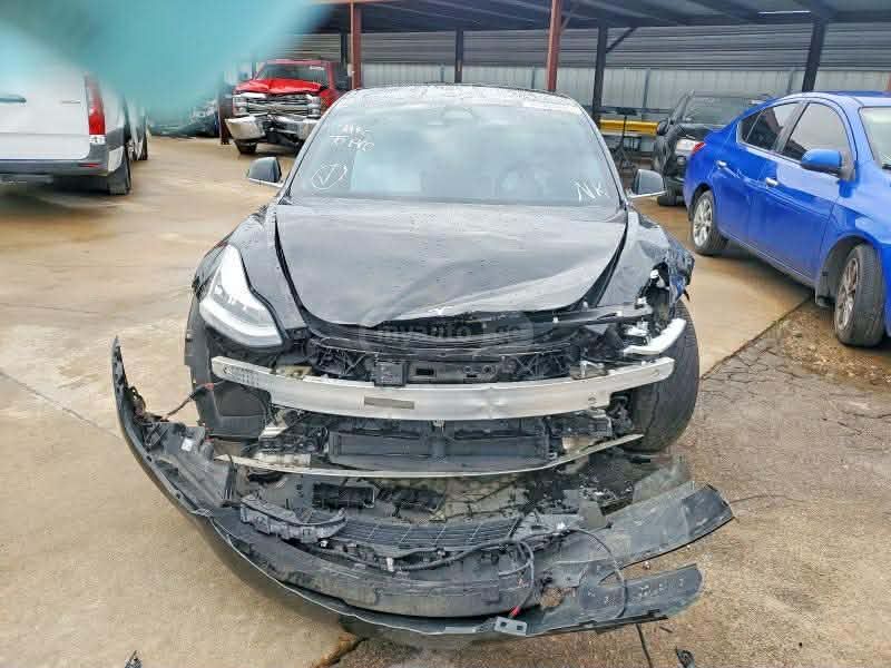 Tesla Model 3 - фото 9