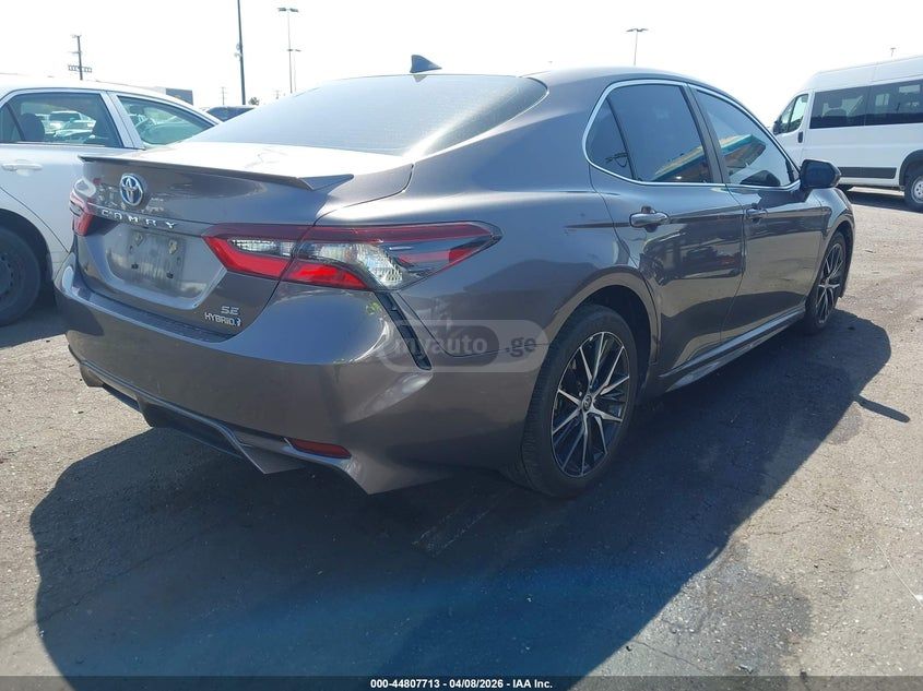 Toyota Camry - фото 2