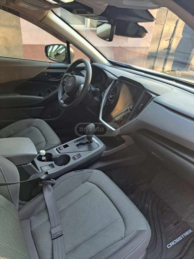 Subaru Premium 4dr All-Wheel Drive CV — миниатюра 4