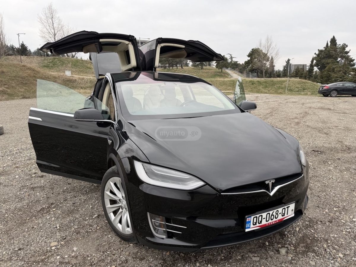 Tesla Model X - фото 1